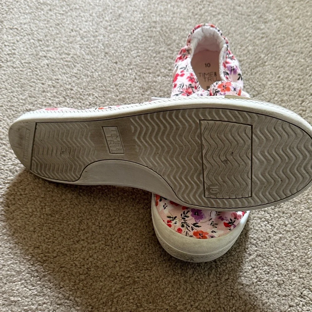Time and Tru Pink Floral Lace-Up Womans Sneakers - Picture 5 of 7
